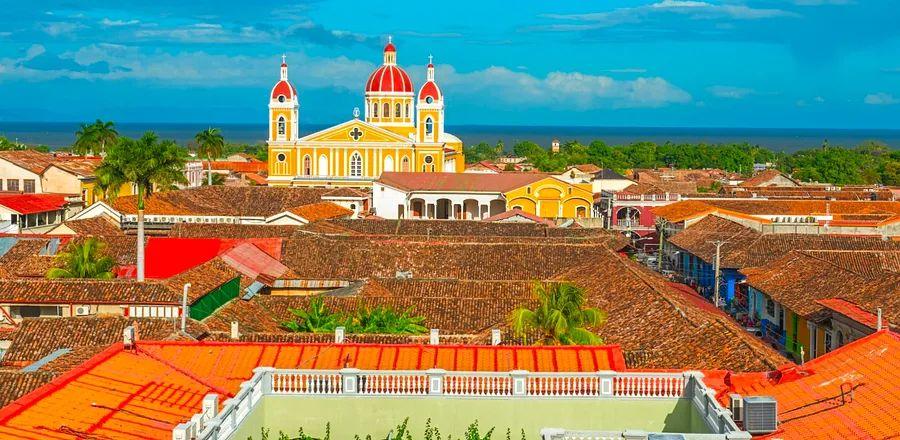 Cover Image for Eighteen years ago, we made the leap to retire in Nicaragua. Here’s a look at the advantages and disadvantages of choosing to retire abroad.