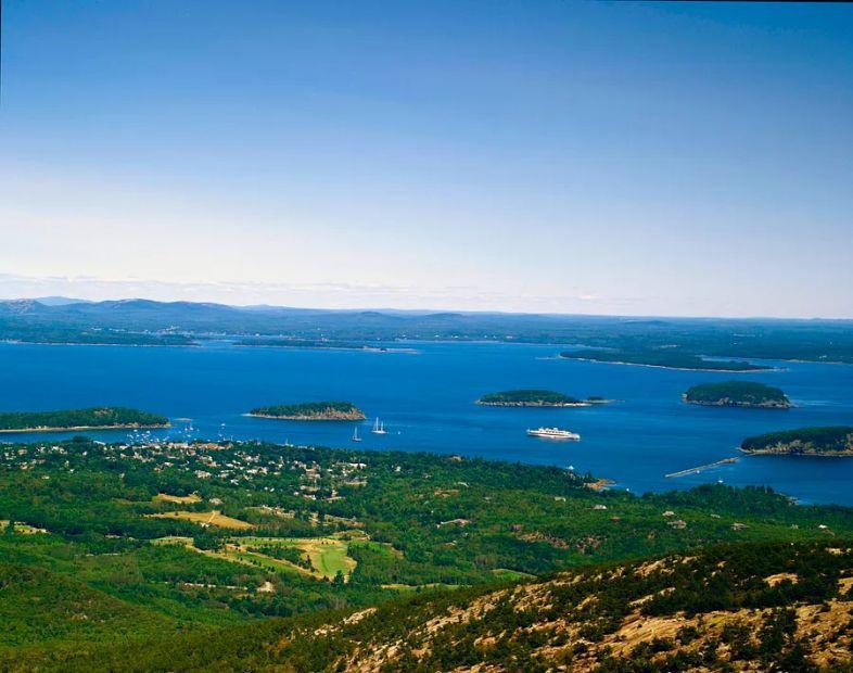 Cover Image for A novice's guide to exploring Acadia National Park
