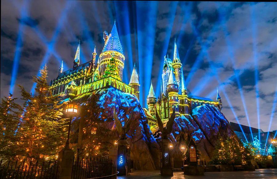 Cover Image for Grab your wands and face masks: Universal Orlando is reopening on June 5