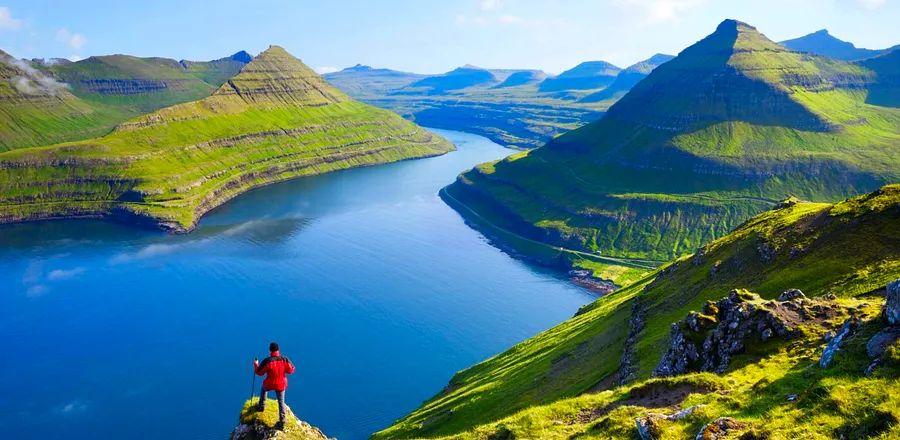 Cover Image for 20 Amazing Hikes from Around the Globe