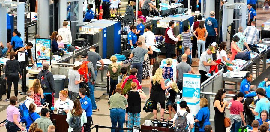 Cover Image for The Busiest Travel Days of the Year, According to TSA