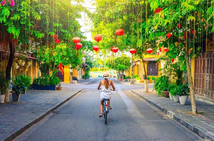 Cover Image for Vietnam is set to welcome tourists back, aiming for late March as the reopening date.