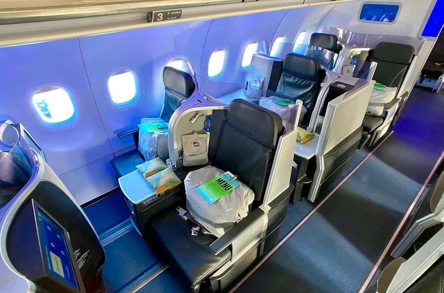 Cover Image for Sweet Spot Sunday: Take advantage of savings on JetBlue Mint awards by using Emirates miles