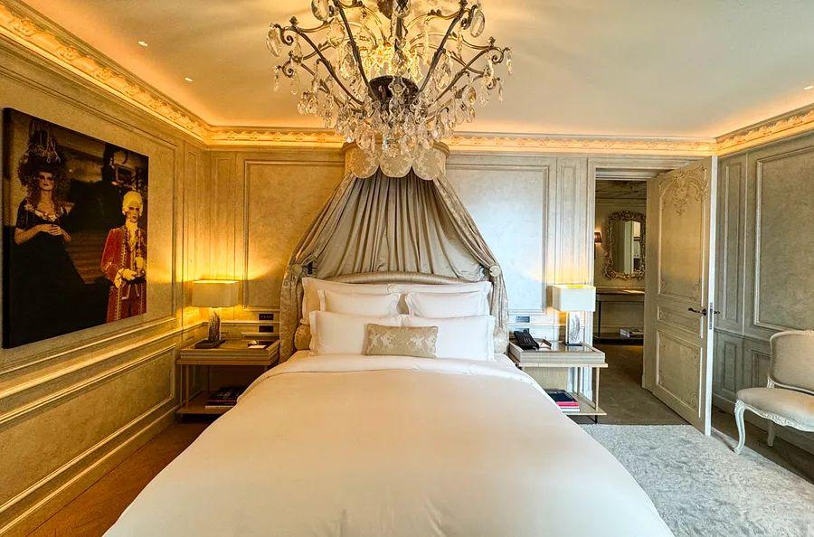 Cover Image for Elegance and opulence at Rosewood's Hotel de Crillon in Paris
