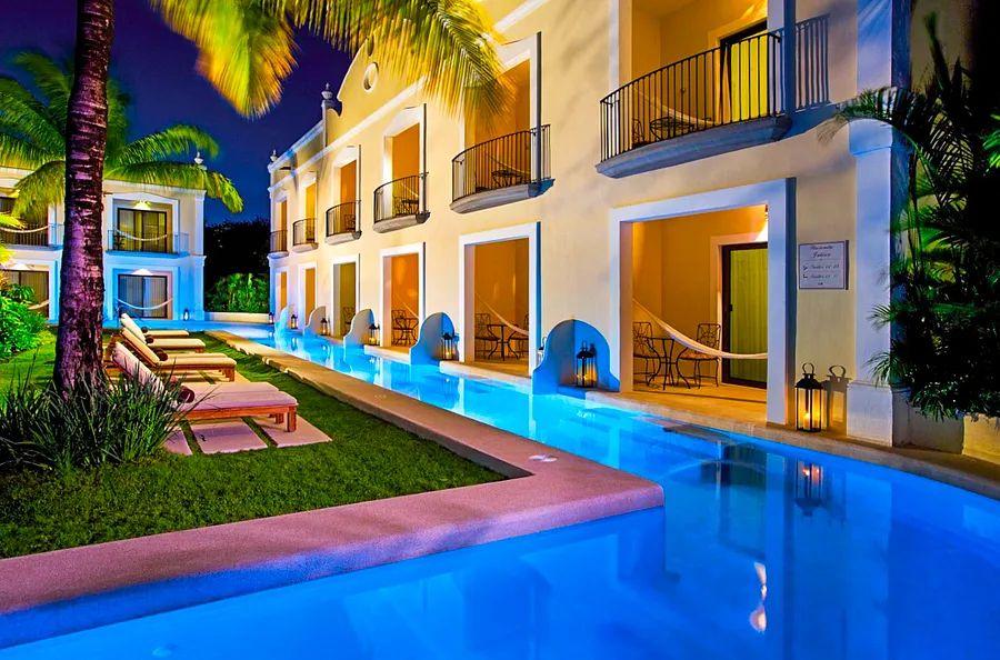 Cover Image for 13 top all-inclusive resorts featuring swim-up rooms