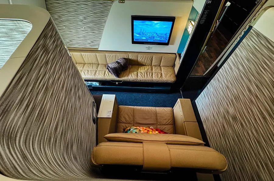 Cover Image for Tips for upgrading to first class without overspending