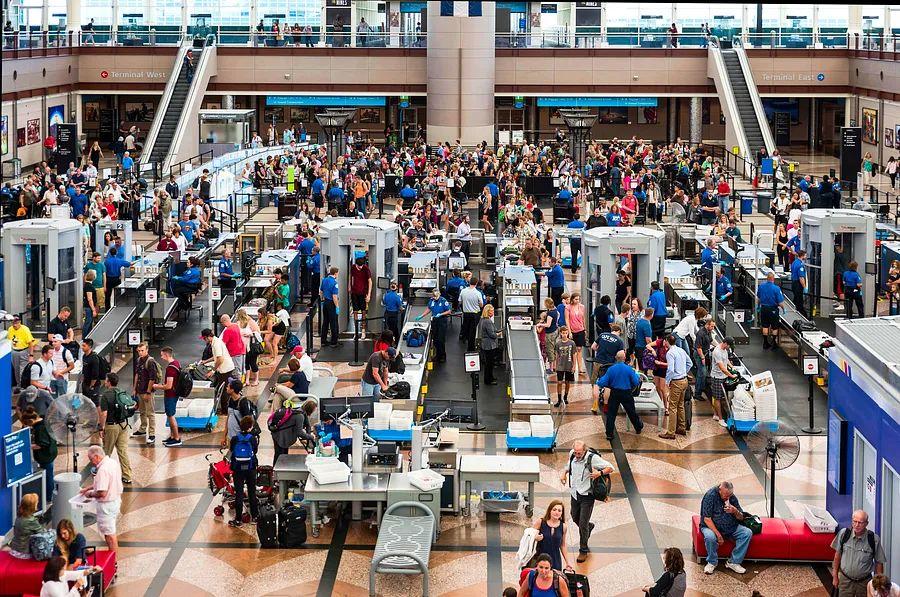 Cover Image for TSA liquid regulations: Essential details about the 3-1-1 rule before your airport visit