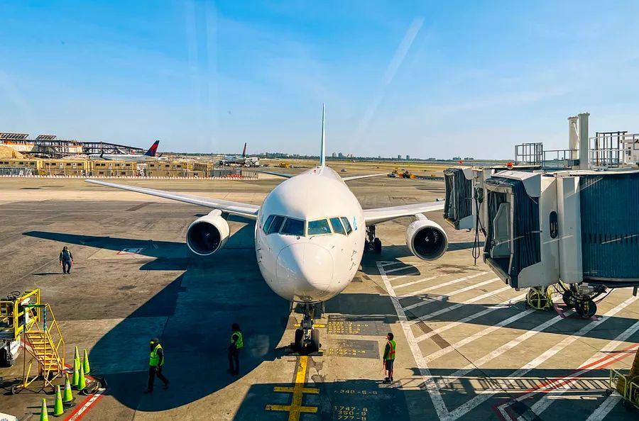 Cover Image for How an 80-euro bid for an extra seat transformed a potentially dreadful flight experience