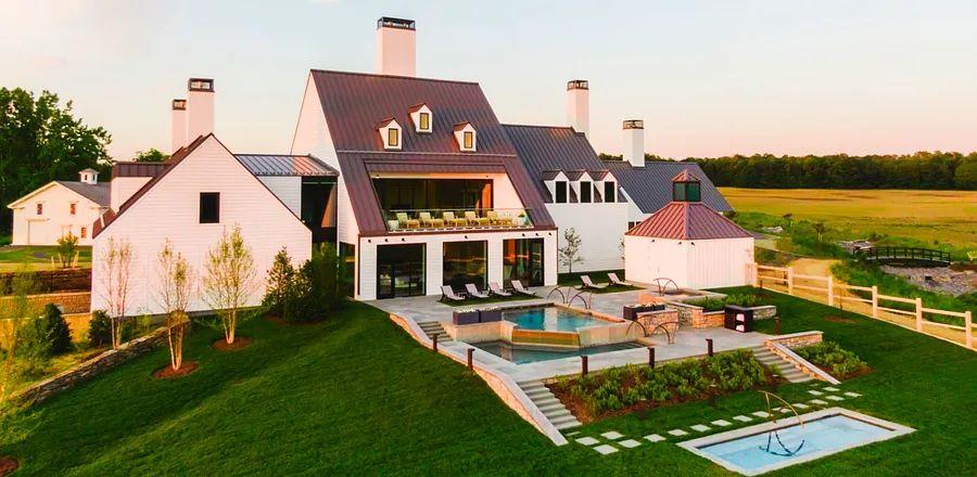 Cover Image for 6 Thrilling Outdoor Escapes for Spring Break in the U.S.