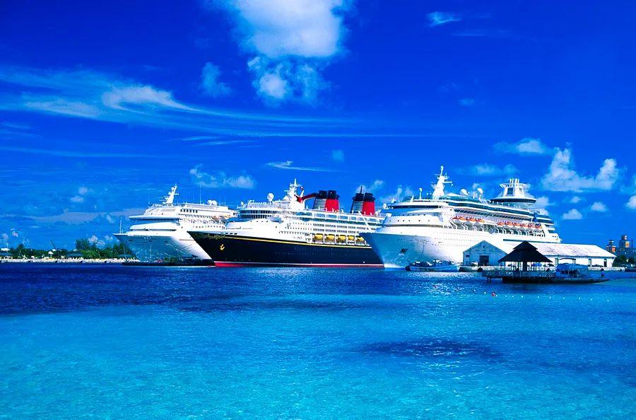 Cover Image for Essential packing guide for your Bahamas cruise: What to bring for your island getaway