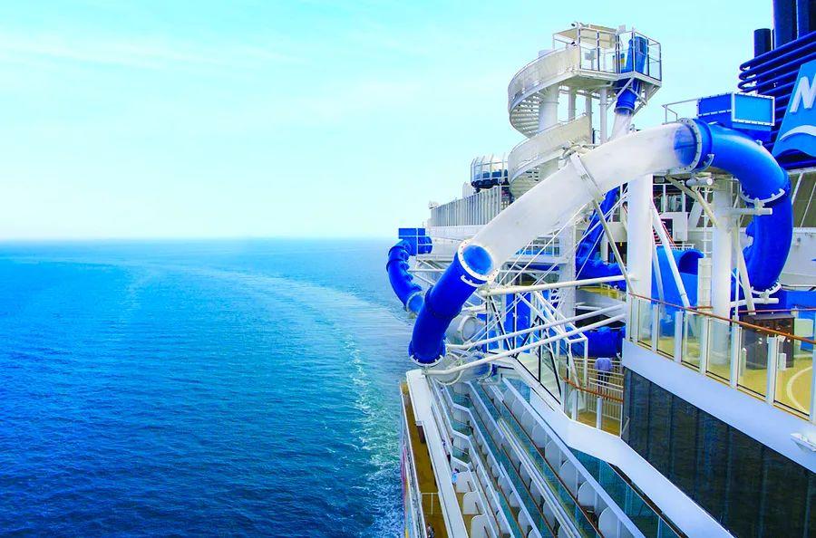 Cover Image for This large cruise line will now incorporate additional dining options, beverages, and Wi-Fi into its cruise packages.
