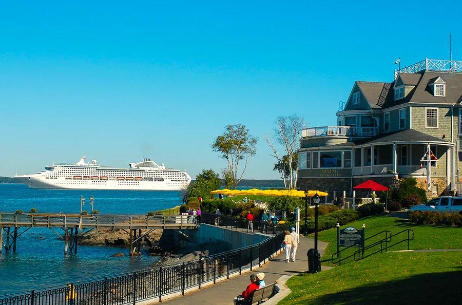 Cover Image for Top cruise excursions in Canada and New England