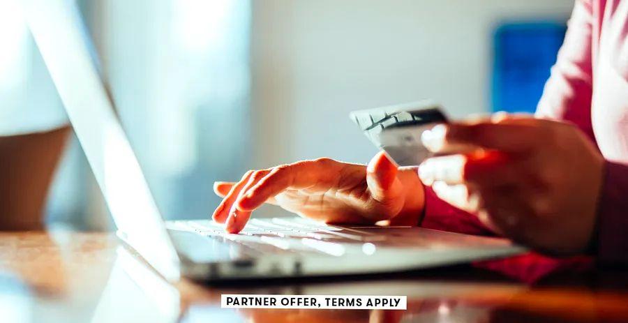 Cover Image for Store Credit Cards vs. Cash-Back Cards: Which Should I Choose?