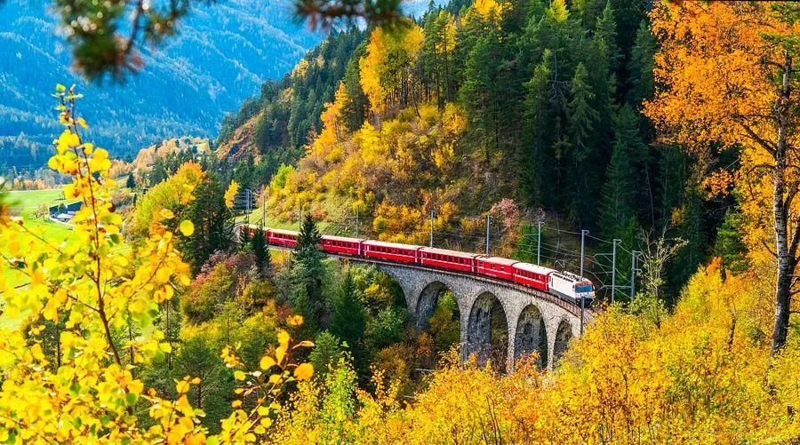 Cover Image for 7 breathtaking train journeys in Europe you shouldn't miss this fall