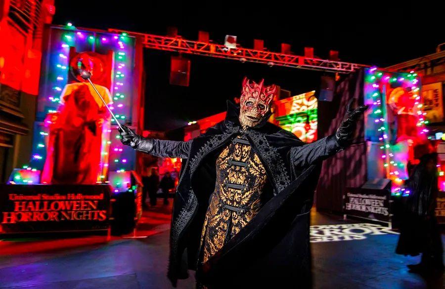 Cover Image for Tips and Treats for an Unforgettable Halloween Horror Nights Experience