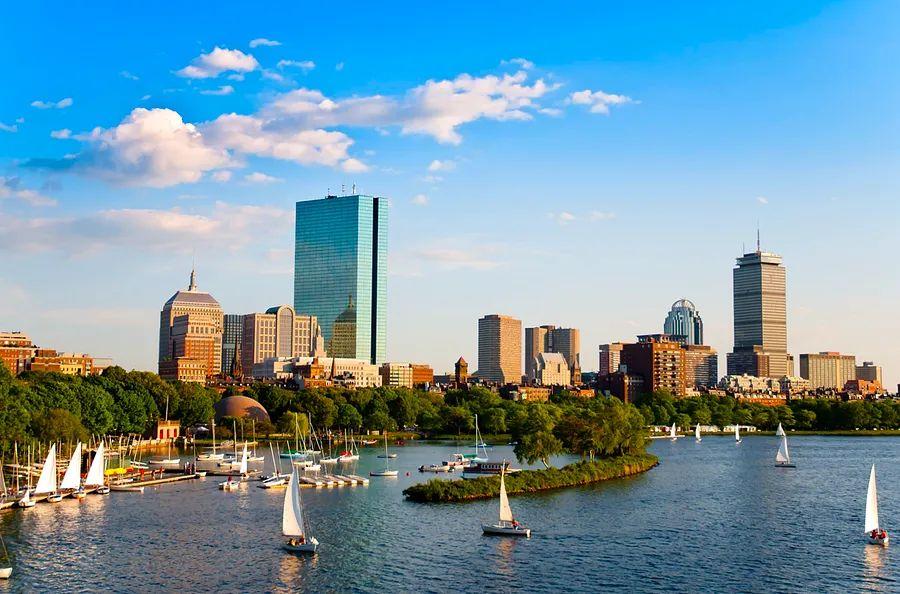 Cover Image for Our top 10 picks for college town hotels to book this fall, including options for using points