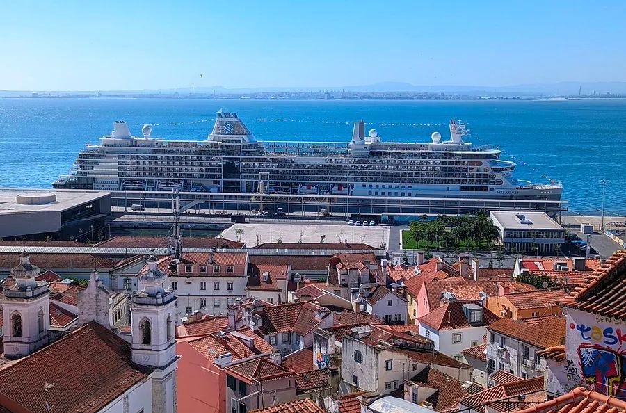 Cover Image for This stunning new luxury cruise ship offers guests an unforgettable journey through the Mediterranean, filled with culinary discovery.