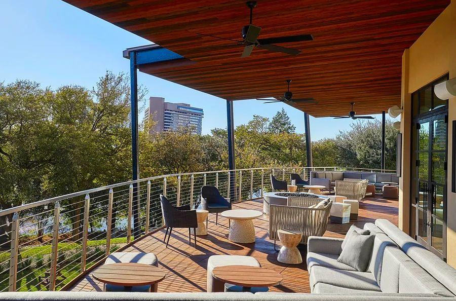 Cover Image for 14 Hotels That Have Hosted Monumental Historical Meetings