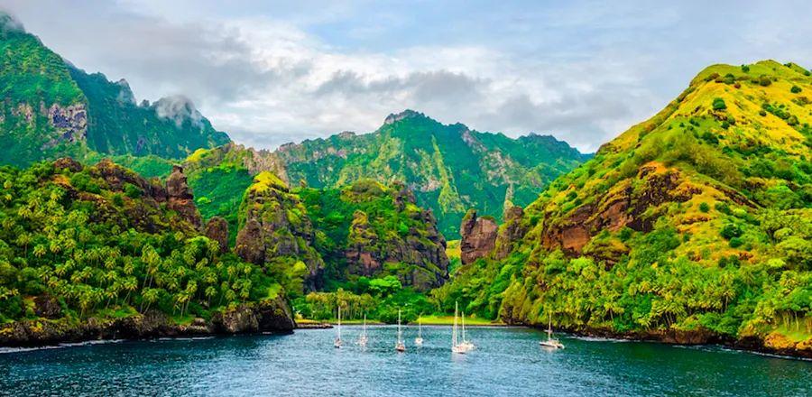 Cover Image for Tahiti Island Hopping Revamped: A New Chapter for This Iconic Cruise Ship