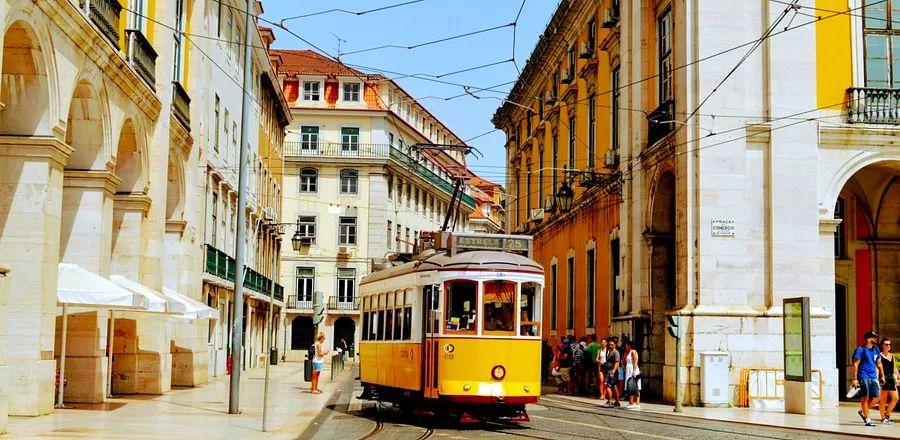Cover Image for 11 European Countries Offering Remote Work Visas for Americans