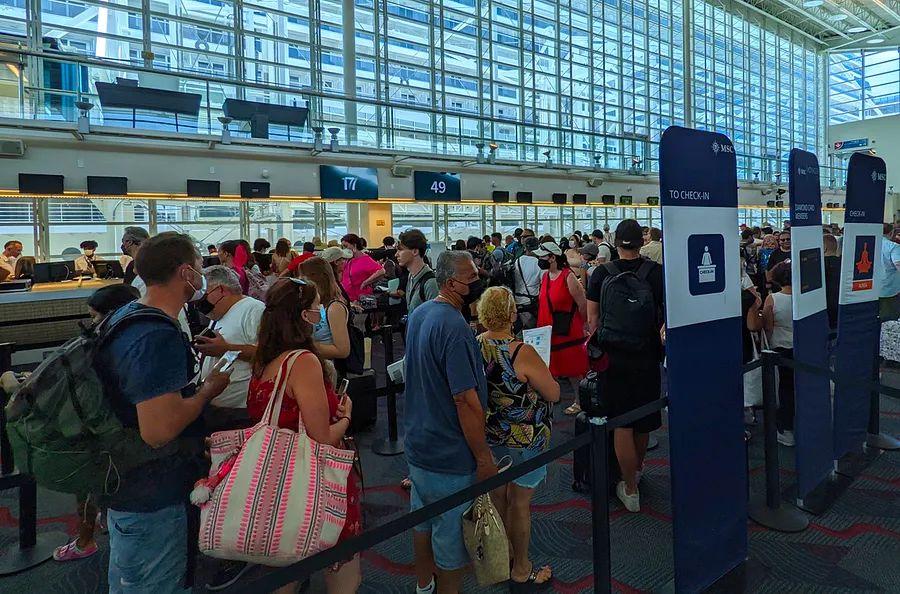 Cover Image for 12 Ways to Speed Up Your Cruise Embarkation