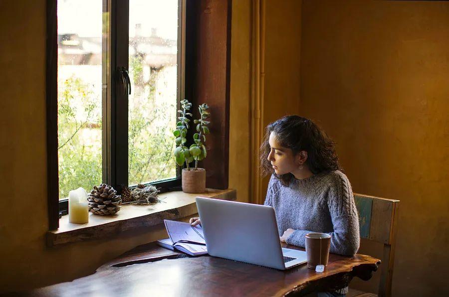 Cover Image for 10 alternative ways to earn airline miles without relying on credit cards