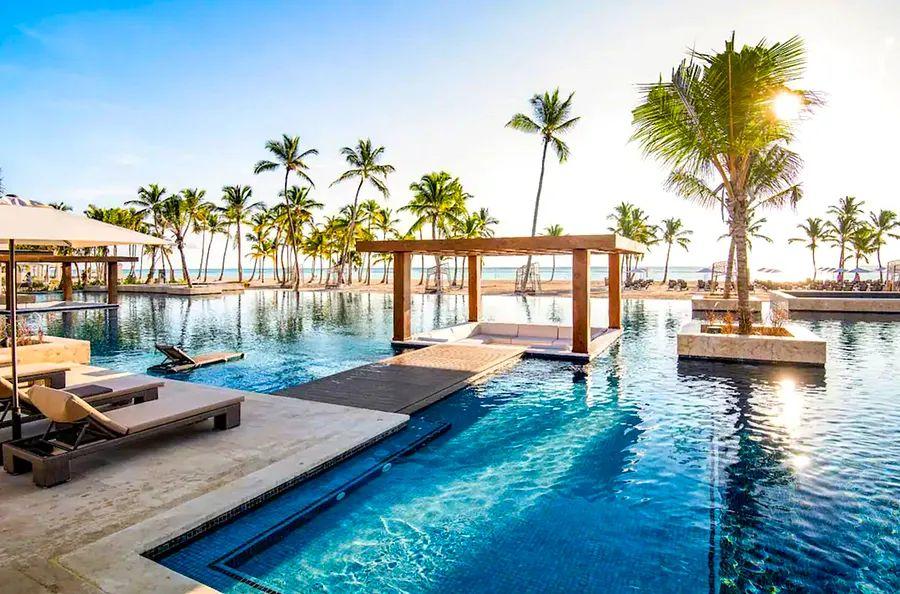 Cover Image for Explore the 25 top all-inclusive resorts around the globe, offering the ultimate vacation experience, whether you're relaxing in the U.S. or lounging on a beautiful Mexican beach.