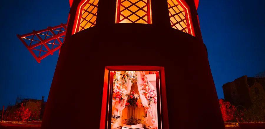 Cover Image for Airbnb Offers Exclusive Stays Inside the Moulin Rouge Windmill