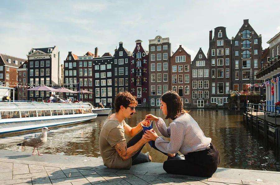Cover Image for 6 essential preparations for long-term travel abroad