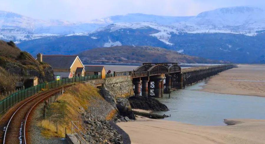 Cover Image for Top 25 must-visit destinations in the UK