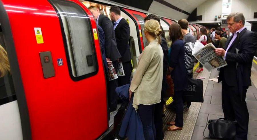 Cover Image for 10 Insider Tips for Mastering London’s Tube System