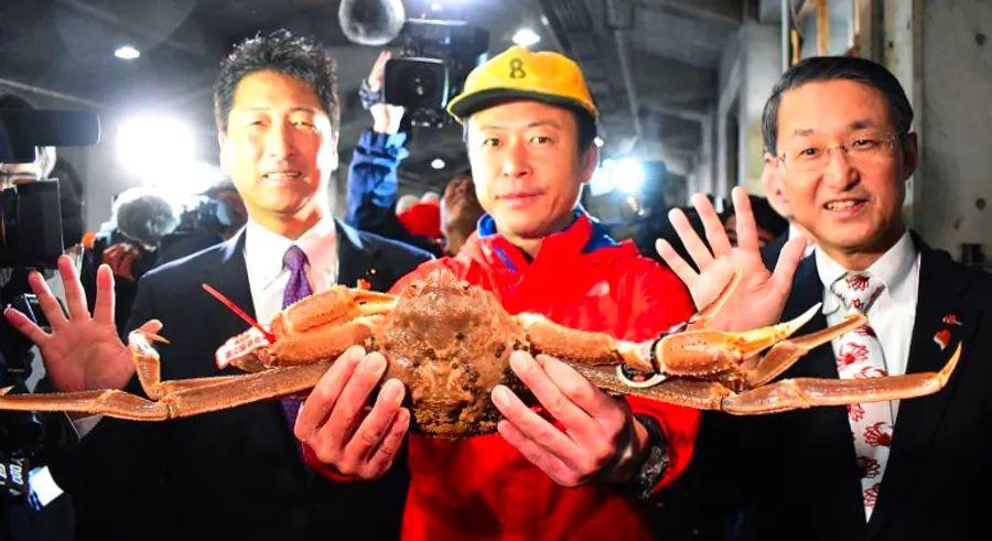Cover Image for A record-breaking snow crab was sold in Japan for a staggering 5 million yen ($46,000) at an auction in Tottori. This prized specimen, a male crab weighing 1.2 kg (2.7 pounds) and with a width of 14.6 cm (5.74 inches), captivated buyers.
