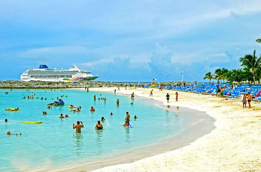 Cover Image for Heading to a cruise line's private island? Avoid these 11 common mistakes