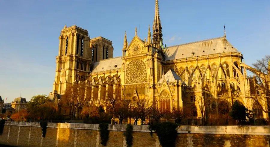 Cover Image for Here’s why Notre Dame Cathedral is considered a symbol of architectural greatness.