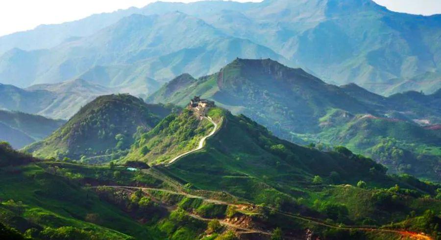 Cover Image for Discover the photographer capturing life along the Korean Peninsula's DMZ