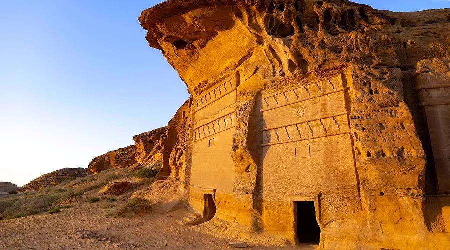Cover Image for Animal sacrifices and celestial tombs: Unraveling the continuing mysteries of the Saudi deserts