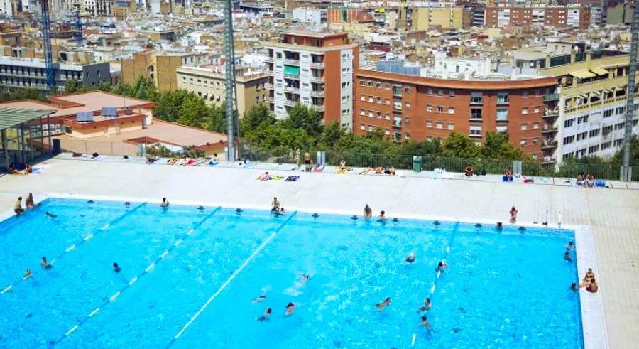 Cover Image for Barcelona affirms women can swim topless at public pools