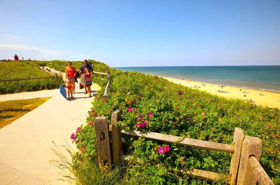 Cover Image for Top Coastal Hotels to Experience on Your Next Seaside Escape