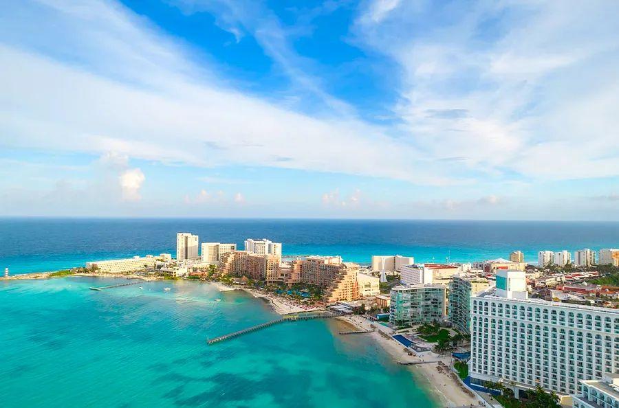 Cover Image for Navigating transportation from Cancun International Airport to your hotel: Tips to avoid scams, overpriced rides, and more
