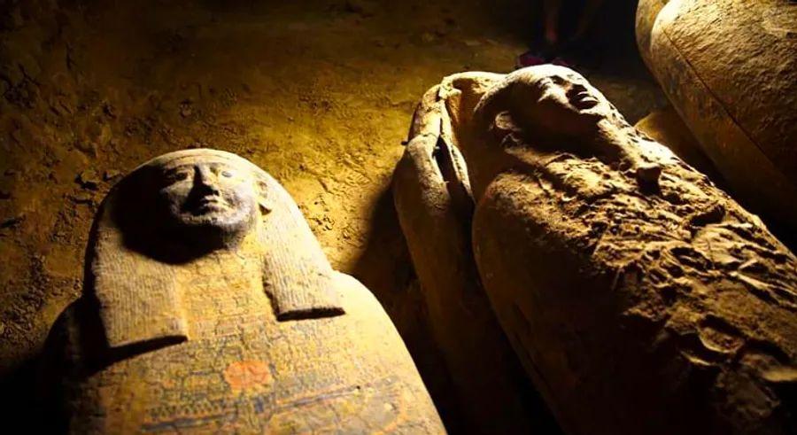 Cover Image for 13 enigmatic mummies discovered in an Egyptian well