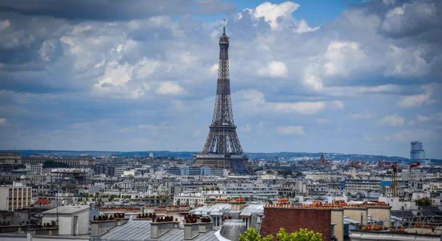 Cover Image for France imposes a ban on unvaccinated American travelers