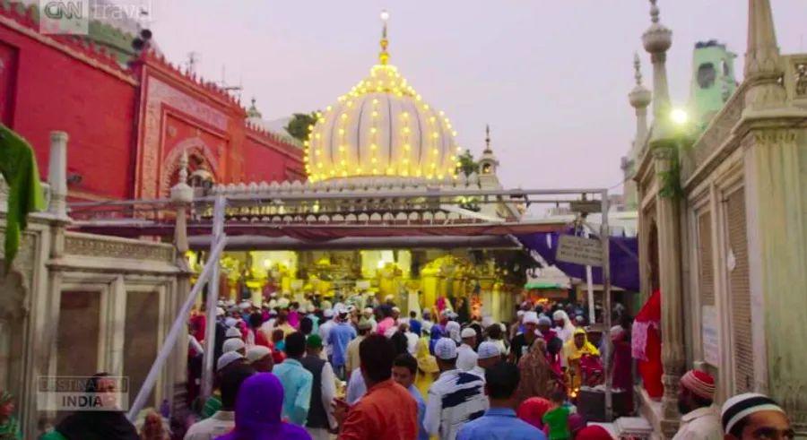 Cover Image for The Most Revered Musicians of Delhi Can Be Found in This Sacred Shrine