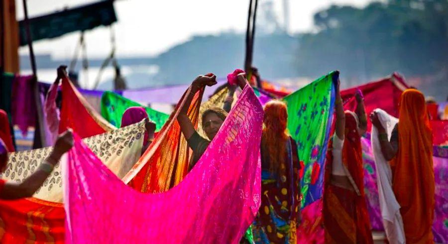 Cover Image for Top 6 sari stores in Mumbai