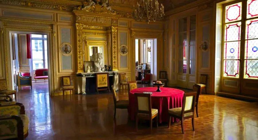 Cover Image for Undercover footage ignites outrage over secret dinner gatherings for Paris' elite