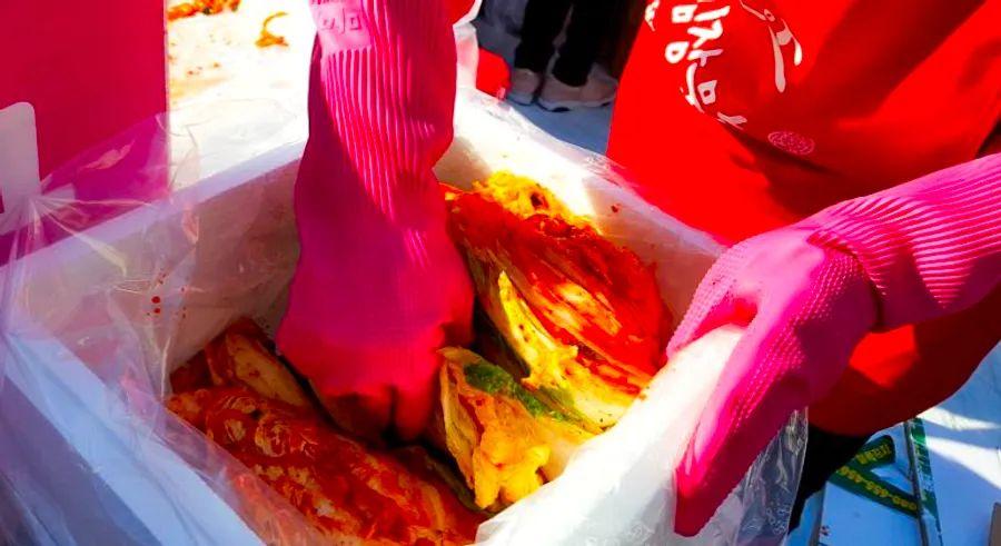 Cover Image for North Korea’s latest peace offering: Kimchi