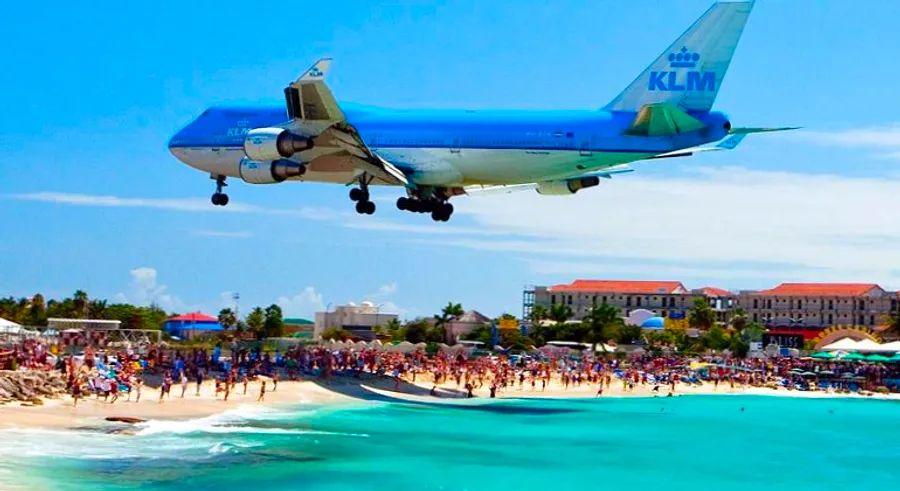 Cover Image for Top airport hotels offering unbeatable runway views