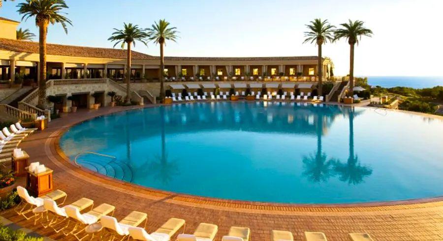 Cover Image for Los Angeles Hotel Pools: 6 That Make a Big Splash