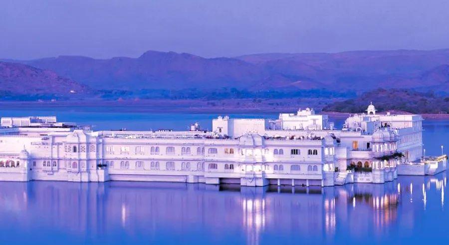 Cover Image for The world's most breathtaking floating hotels