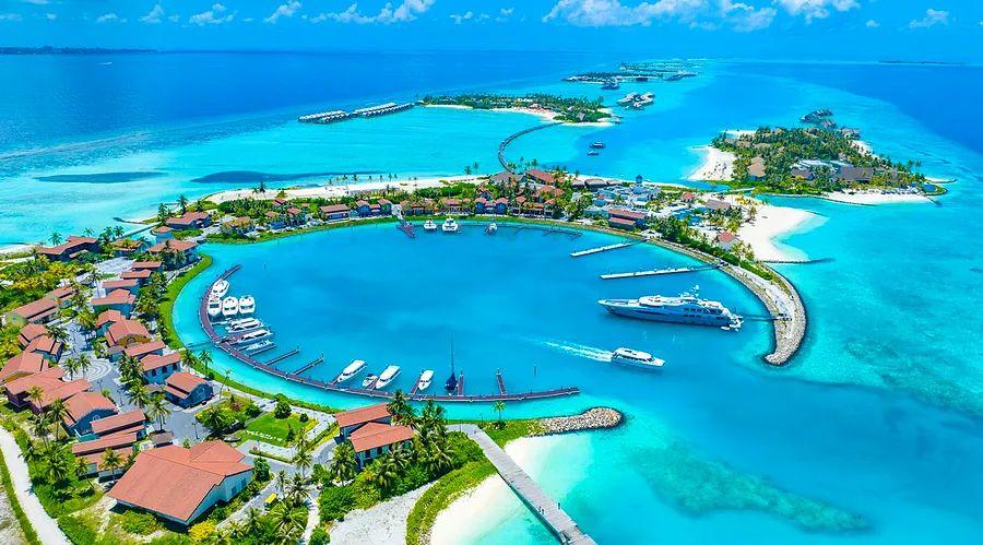 Cover Image for Exploring the Maldives' Exclusive Multi-Island Destination