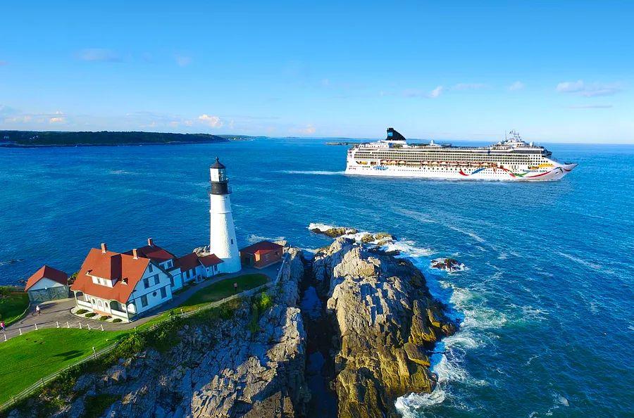 Cover Image for The ultimate guide to cruising Canada and New England: Best routes, planning advice, and must-do activities.
